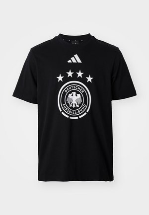 Svart bomull t-skjorte med et rundt logo med en ørn og "DEUTSCHER FUSSBALL-BUND," fem hvite stjerner over logoen, og Adidas-logo.