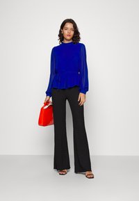 VILA VIKAROLINA - Bluse - mazarine blue
