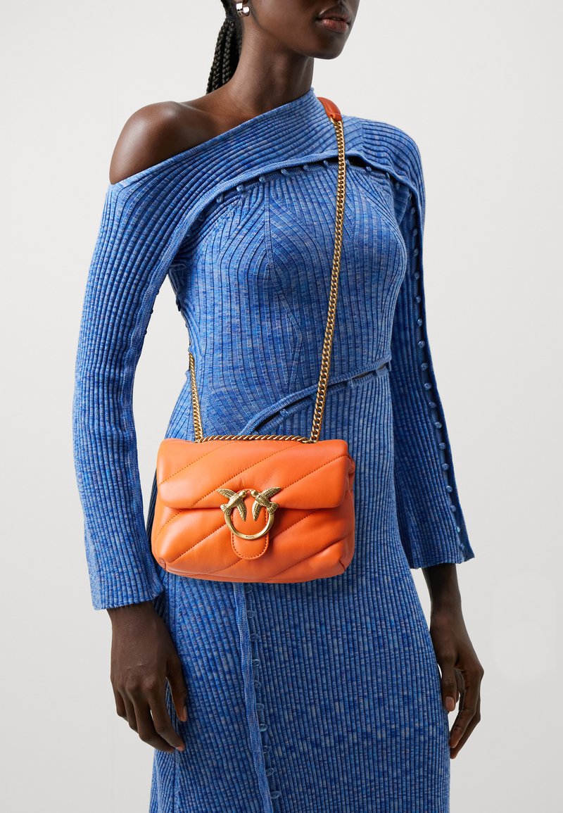 Pinko LOVE PUFF  - Torba čez telo - orange