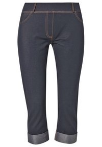 Mörka denimbyxor med en slim-fit design, synlig sömnad, två framfickor och upprullade fållar med ett kontrasterande tyg.