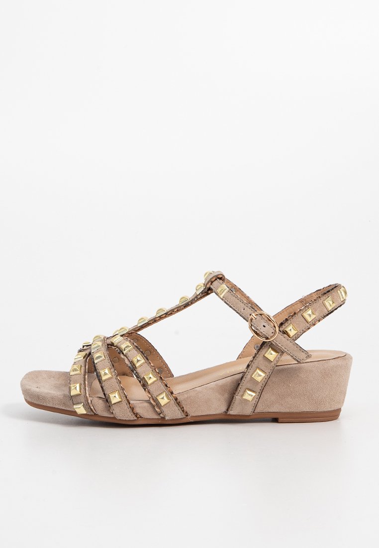 Alma en Pena Sandalen met sleehak beige