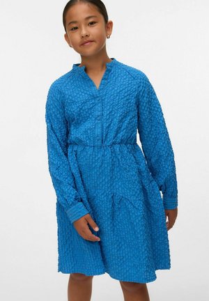 Blaues, langärmliges Kleid aus strukturiertem, gekräuseltem Stoff, mit Knopfleiste und lockerer Taille. Verfügt über einen Kragen und einen gerafften Rock.