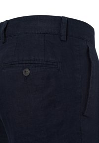 Marineblaue Leinenhose mit glatter Textur, ausgestattet mit einer Gesäßtasche mit Knopfverschluss und Gürtelschlaufen. Mit seitlichen Taschen.