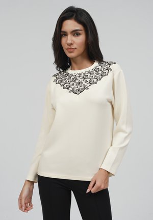 Sweater - white