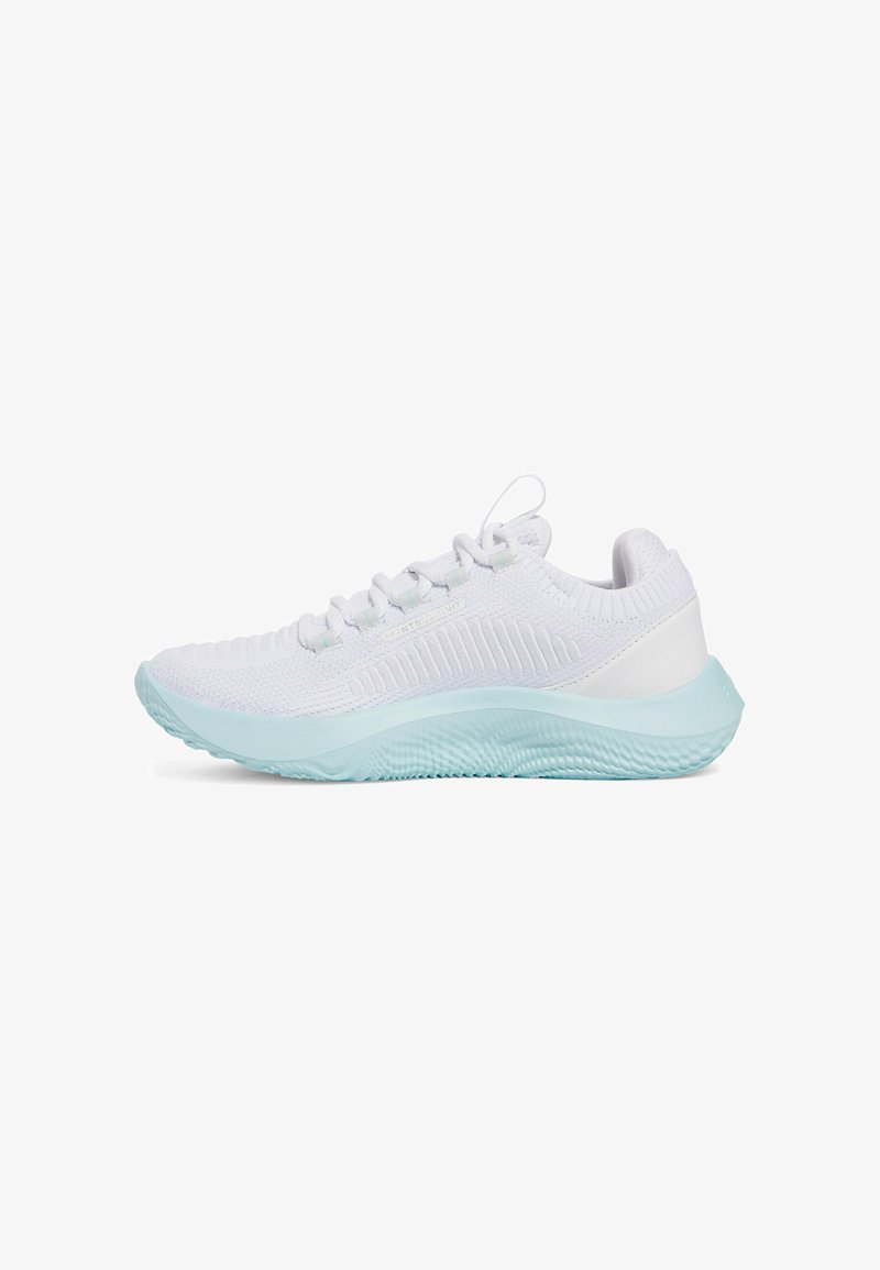 Scarpa sportiva bianca con superiori in maglia testurizzata e suola in gomma azzurro chiaro. Presenta una punta rotonda e un design con lacci per una vestibilità sicura.