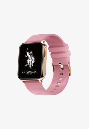 Montre intelligente avec bracelet en silicone rose, boîtier doré, écran rectangulaire affichant le logo U.S. Polo Assn. représentant deux joueurs de polo à cheval.