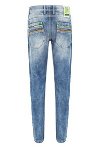 Helle blaue Denim-Jeans im Slim-Fit-Stil, mit mehrfarbigen Nähten an den Gesäßtaschen und einem markierten Etikett am Bund.