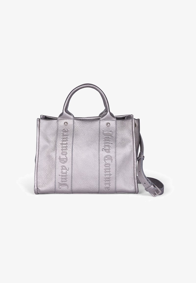Borsa a tracolla in pelle grigia con due manici corti e una tracolla rimovibile. Presenta il testo in rilievo "Juicy Couture" sul davanti.