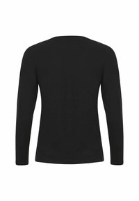 Čierna košeľa s dlhým rukávom zo soft tkaniny, s jednoduchým výstrihom a priliehavým strihom, bez viditeľných log alebo vzorov.