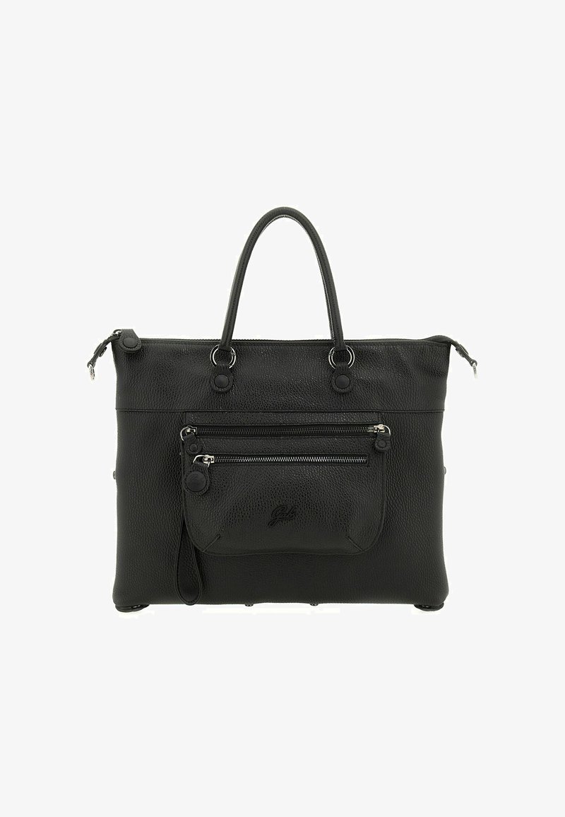 Zwarte leren tote bag met een textuur, dubbele handvatten aan de bovenkant, een voorvak met rits en zilverkleurige hardware accenten. Vlakke basis voor stabiliteit.