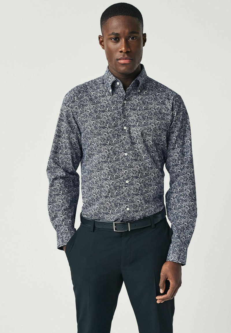 Next - EASY IRON PRINTED OXFORD REGULAR FIT - Majica - navy blue floral, Povećaj