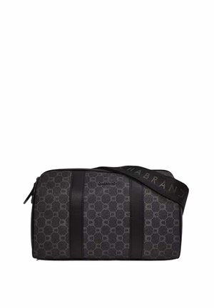 Sac bandoulière rectangulaire gris foncé avec motif circulaire, deux rayures verticales noires et sangle réglable avec texte de marque.