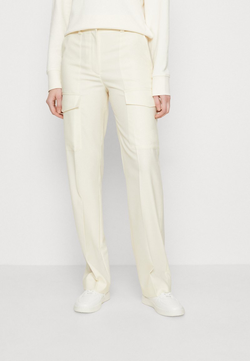 GANT FLUID PANTS Cargo trousers cream/offwhite Zalando.co.uk