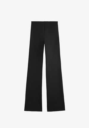 Schwarze weit geschnittene Hose aus glattem Stoff mit elastischem Bund. Das Design zeichnet sich durch einen langen Schnitt und keine sichtbaren Muster oder Akzente aus.