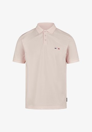 Polo shirt van lichtroze stof, met een klassieke kraag, een tweeknoopsluiting en een klein geborduurd logo in blauw, rood en wit.