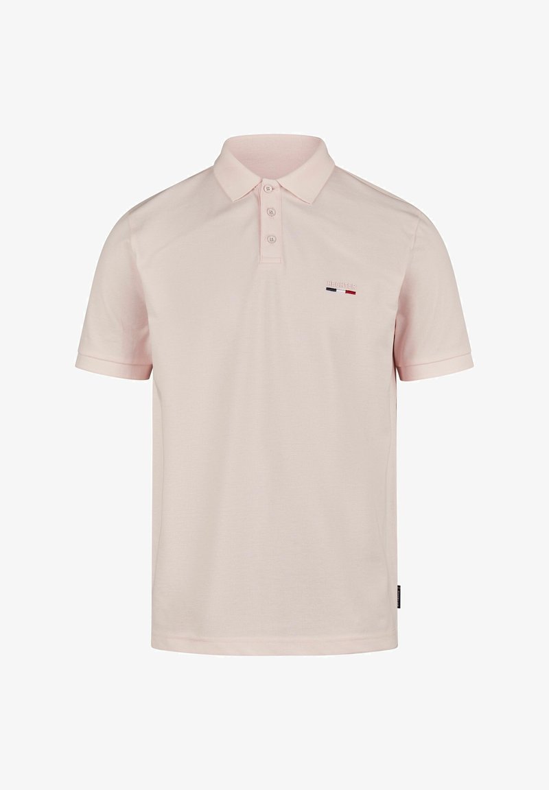 T-shirt en polo en tissu rose pâle, avec un col classique, une patte de boutonnage à deux boutons et un petit logo brodé en bleu, rouge et blanc.