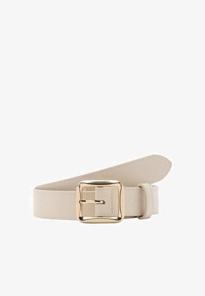 Cintura in pelle beige dal design piatto, con fibbia quadrata dorata e finitura liscia. Regolabile con un foro per la chiusura.