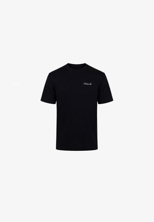 Czarny krótki rękaw, t-shirt z okrągłym dekoltem, z małym białym kursywowym napisem na lewej piersi: "Charine L."