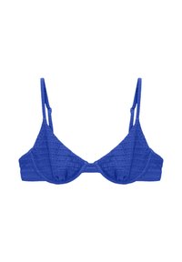 Blauwe bikinitop met een gestructureerde, geplooide stof. Verstelbare schouderbandjes en een driehoekige vorm. Eenvoudig ontwerp zonder patronen of versieringen.