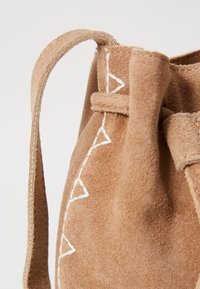 Lollys Laundry APRICOTLL BAG - Skulderveske - camel