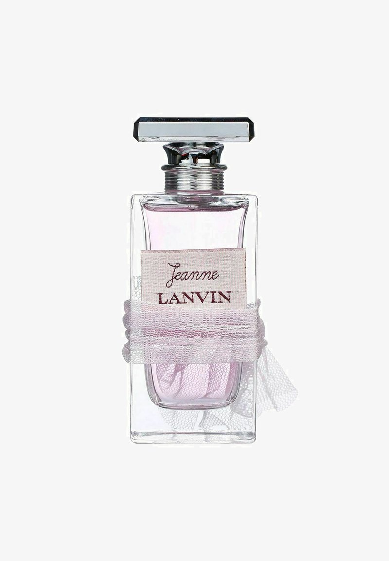 Klar glas parfumflaske med en lyserød væske, et sølvhoved og et blødt lyserødt bånd, der sætter sig om halsen med en "Jeanne Lanvin"-etiket.