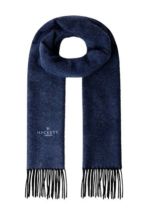 Granatowy wełniany szalik z czarnymi frędzlami i wyhaftowanym logo "Hackett London" blisko jednego końca, złożony w pętlę.