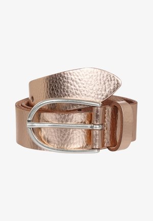 Ceinture en cuir or rose métallique roulée avec une finition texturée et une boucle ovale argentée brillante.