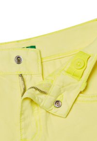 United Colors of Benetton Šortky - yellow