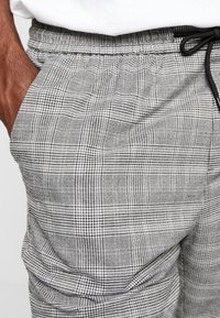 New Look Trousers - grey