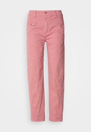 Vaaleanpunaiset puuvillahousut suoran istuvuuden omaavina, joissa on metallinen nappisulku, etutasku ja sivusaumat lisäyksinä.