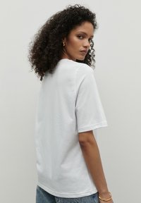 LA MANIA LUCY 7 - Triko s potiskem - white