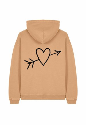 La felpa beige presenta un cuore ricamato nero con un design a freccia sul retro. Ha un cappuccio con cordino e polsini e orlo a coste.