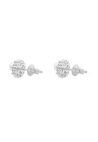 Orecchini a cerchio in argento con design floreale e piccola perla al centro, caratterizzati da un contorno circolare texturizzato e chiusura a pressione.