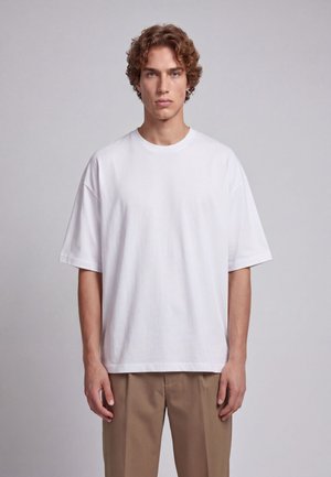 aprel T-SHIRT EINFARBIG T-SHIRT - T-shirt basique - bright white