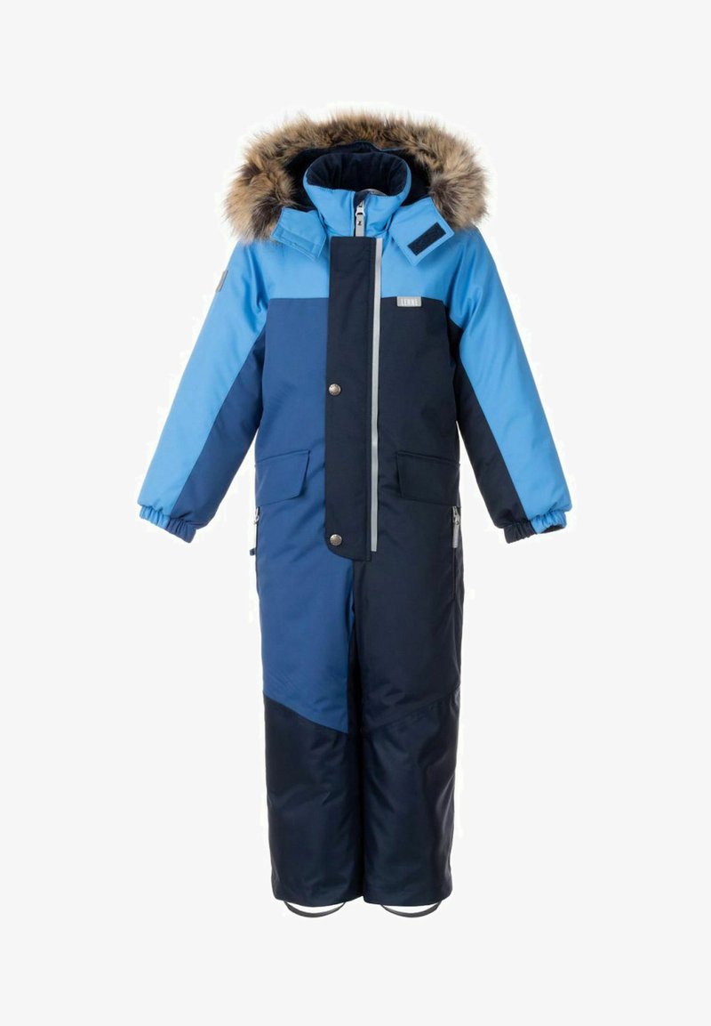 Niebieski i granatowy ocieplany kombinezon śnieżny z kapturem wykończonym futrem, z zamkiem błyskawicznym i zapięciami na zatrzaski, elastycznymi mankietami oraz kieszeniami na suwak z przodu.