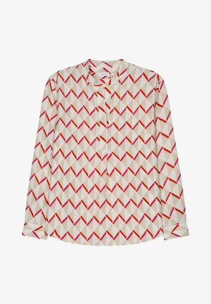 Langærmet cremefarvet bluse med rød og beige geometrisk chevronmønster og en lille mandarinhals, med knaplukning foran.