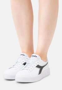 Diadora STEP  - Sneakers basse - white/silver/black