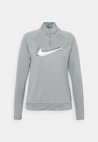 Jasnoszary, długi rękaw, rozpinany na pół zamek pulowerek Nike, z białym i czarnym logo na klatce piersiowej. Gładka tkanina, regularny krój.
