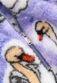 Non sélectionné, purple swan