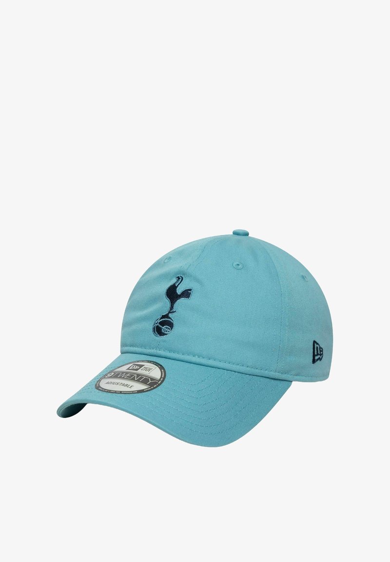 Hellblaue Kappe mit gesticktem dunkelblauen Logo, verstellbarem Riemen, gebogenem Schirm und Stoffstruktur. Verfügt über Belüftungsöffnungen oben.