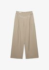 DARTED WITH CHAIN DETAIL - Pantalon classique - mottled light brown