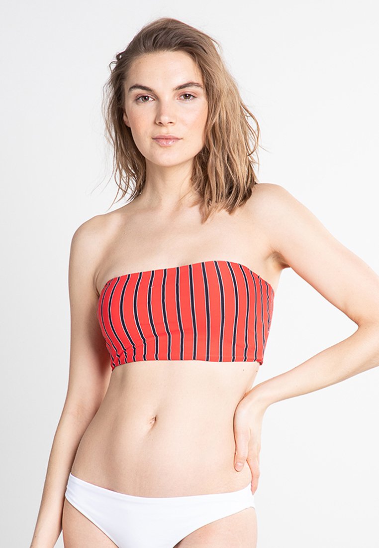 Sutien costum de baie din două piese