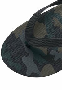 Brandit Badesandaler - dark camouflage