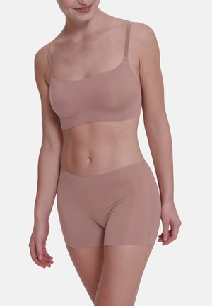 Leichtes, nahtloses BH- und Shorts-Set aus weichem, nude-farbenem Stoff. Verfügt über verstellbare Träger und eine glatte Oberfläche ohne sichtbare Nähte.
