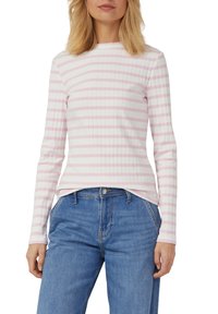 Light pink ribbed long-sleeve top with white horizontal stripes, paired with blue denim jeans, featuring a straight hem and crew neckline.