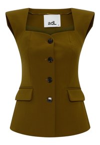 Blazer ajusté sans manches vert olive avec encolure carrée, quatre boutons noirs sur le devant et poches à rabat sur les hanches.