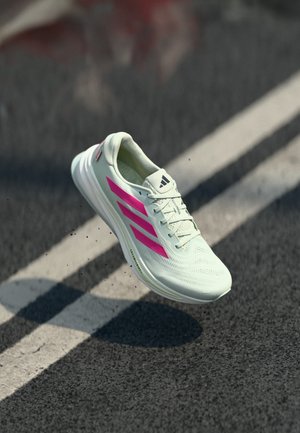 SUPERNOVA RISE 2 - Chaussures de running sur route - crystal jade/shock pink/silver-coloured