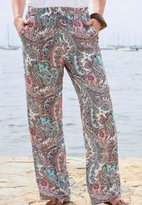 Pantalons légers à motifs en rose, turquoise et blanc avec un design paisley ; taille élastique et poches latérales.