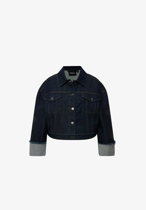 Zkrácená džínová bunda v tmavě modré barvě s knoflíkovým zapínáním, dvěma náprsními kapsami a ohrnutými světle modrými manžetami. Obsahuje detaily se zlatým prošíváním.