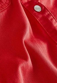 Next Užsagstoma palaidinė - red